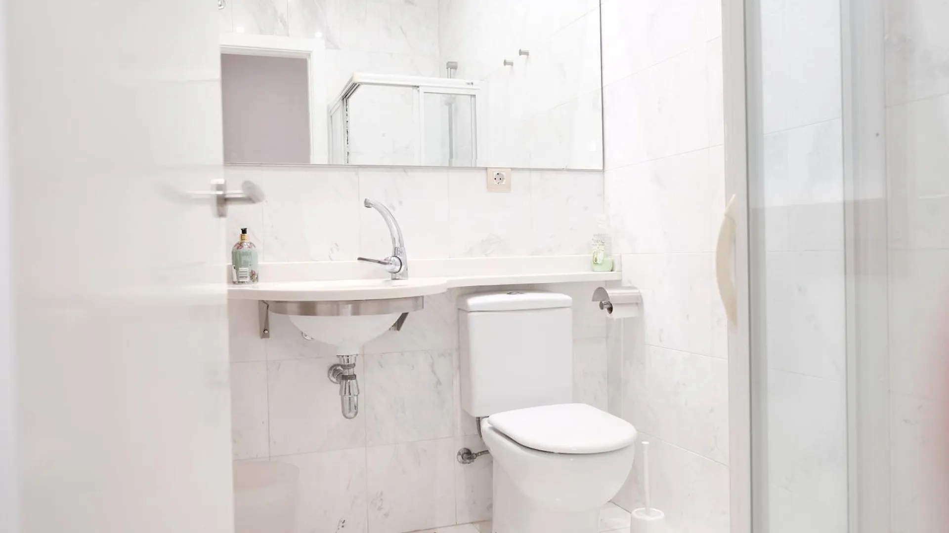 Apartament Exclusive Beachfront Haven In Costa Brava Lloret de Mar